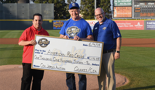 Image: The official check presentation during a Quakes game