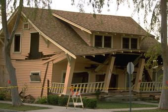 Image: House damaged by Northridge earthquake struck the San Fernando Valley.